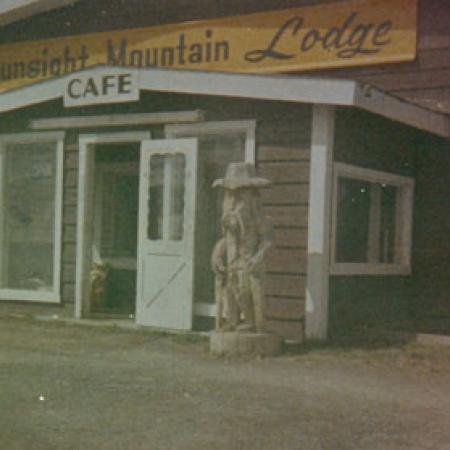 Gunsight Mountain Lodge